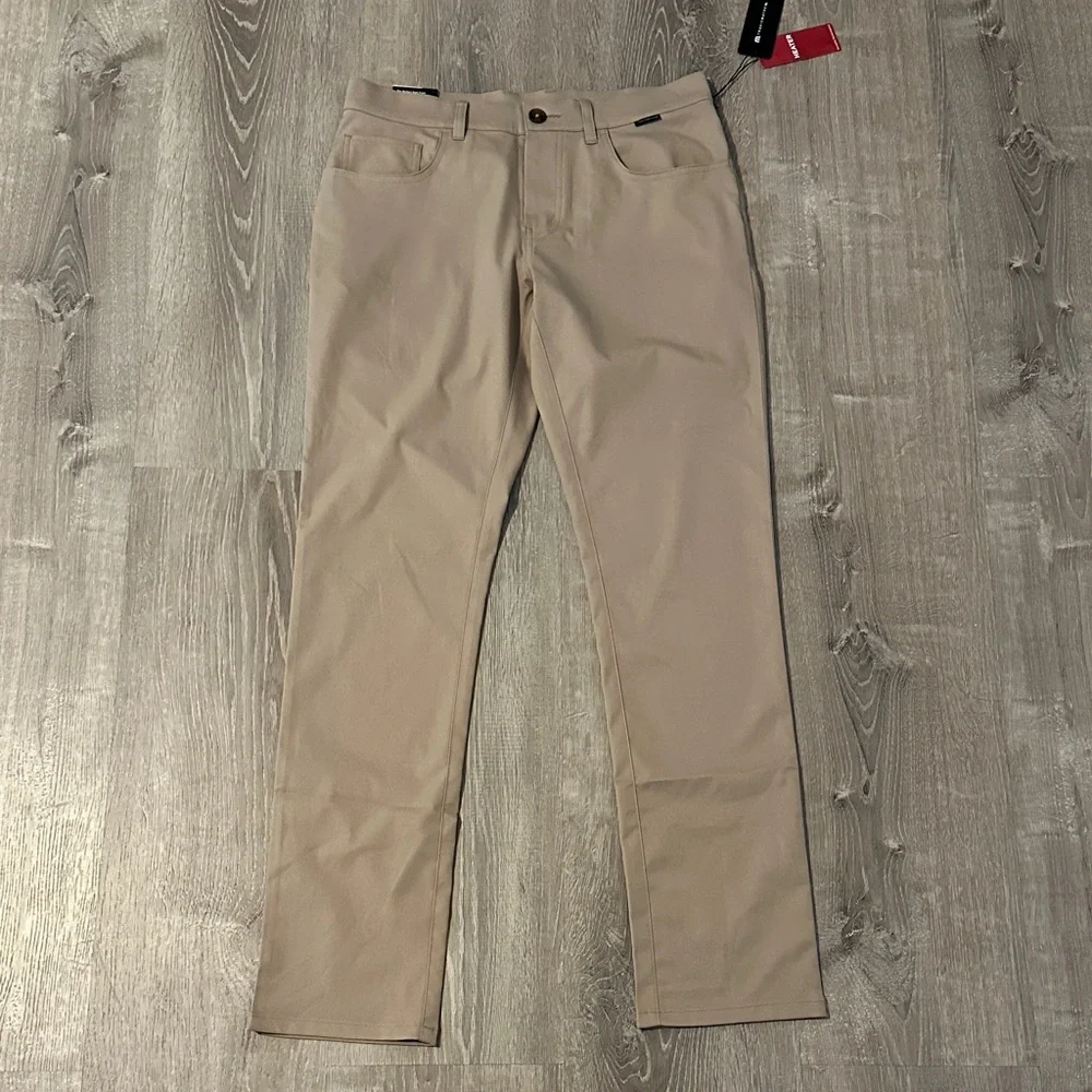 Travis Mathew 30 Open to Close Standard Fit‎ Performance Khaki Pants - Picture 3 of 12
